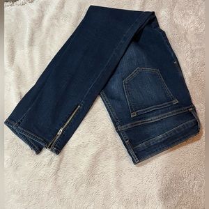 Old Navy Rockstar Skinny Jeans. Size 10 Regular. Dark Wash.